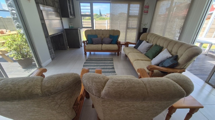 To Let 3 Bedroom Property for Rent in Aston Bay Eastern Cape